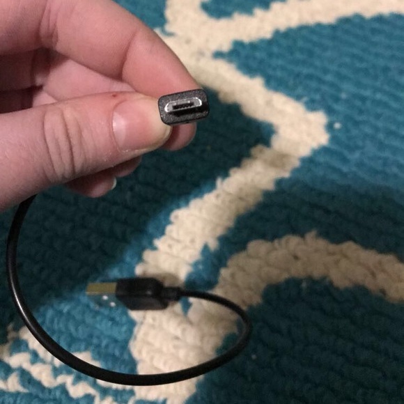 Short Black USB charging cable - Picture 2 of 4